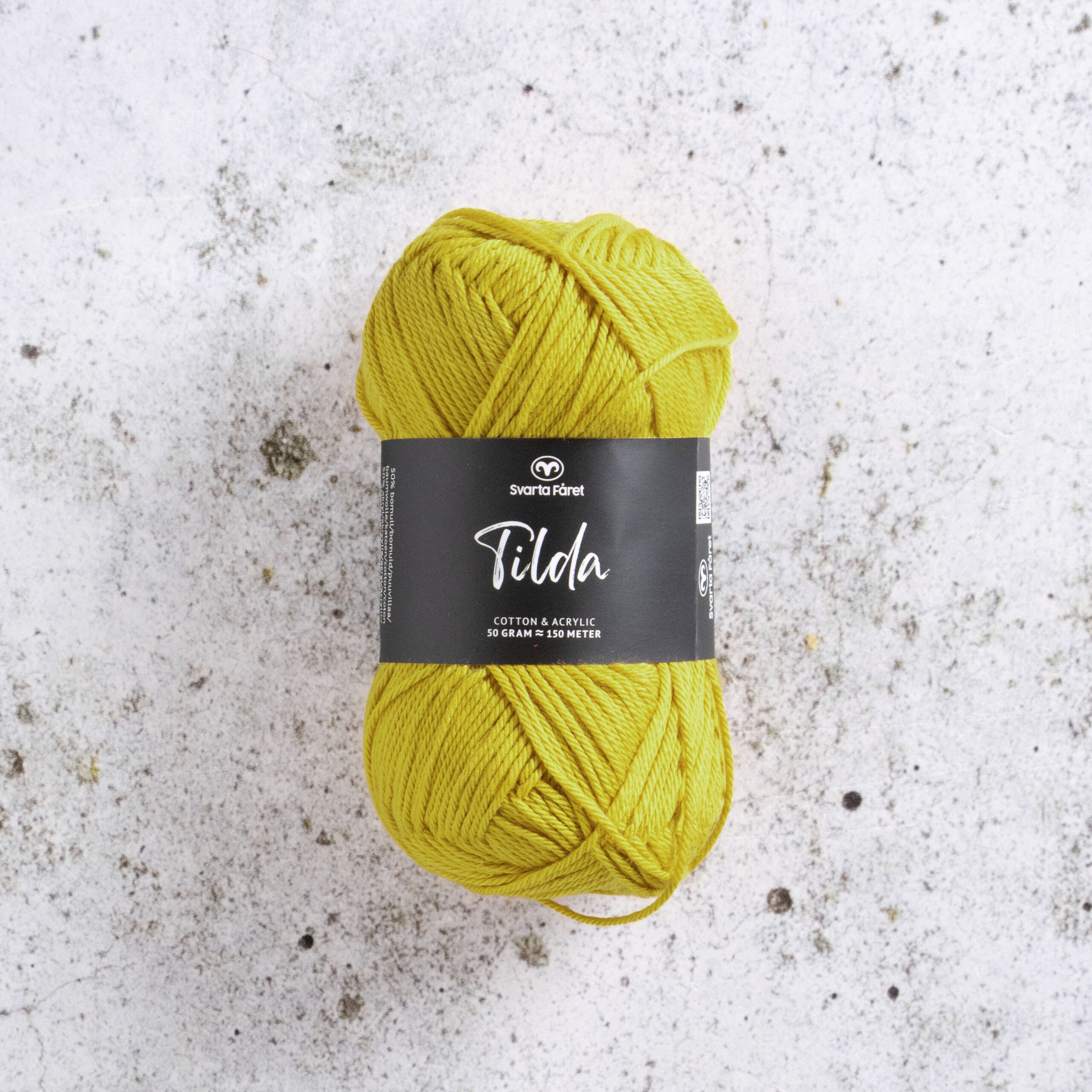 Tilda färg Lime Crime 601 Svarta Fåret Garntorget är ett mycket populärt blandgarn med kvalitéten 50% Bomull och 50% Akryl. Dessutom mycket slitstarkt. Du kan använda Tilda-garn till att sticka allt möjligt. Till exempel mössor, koftor och babyplagg. Dessutom är garnet slitstarkt och ger dig därmed en lång hållbarhet.Tilda
