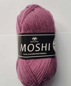 Moshi Ljung - 61. Hjälp barnen i byn Newland som ligger 10 km från staden Moshi i Tanzania, Vi skänker 3 kr per Moshi-nystan du köper! Ett tips är att Moshi har samma masktäthet som Baby och Tilda, vilket betyder att du kan använda Moshi till dessa kvaliteters mönster!