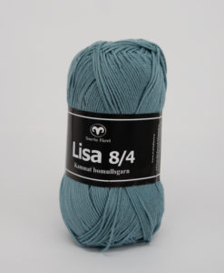 Lisa 8/4 Dimblå/grön - 05 Garntorget är 100% kammat bomulls garn. Det är ett helt nytt garn som har många användnings områden. Ett underbart garn att sticka sköna plagg utav och är lätt och luftigt och skön mot huden. Barn, Dam, Herr, Baby. Fint att virka grytlappar och små plagg av.