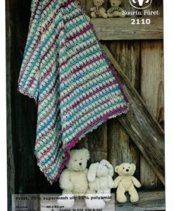 Frost Babyfilt 75% Ull 25% Polyamid - 2110 Svarta Fåret Storlek :ca                 66 x 82 cm Garnåtgång:              3  n.fg 639 (lila multi) 2  n.fg 640 (grön multi) 3  n.fg 405 (oblekt) Virknål:                      Svarta Fåret  3,5 mm