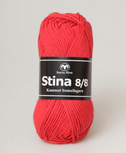 Stina 8/8 Röd - 245. Stina är ett lite grövre mjukt kammat bomullsgarn som finns i många färger, passar utmärkt till inredning , men även till plagg , speciellt bra till grytlappar. Stick, Virkmönster, Disktrasa, Grytlapp, Babyfilt, Virkad Katt, Virkad Hund, Kudde. Produktbeskrivning: Stina Garn. Ett grövre bomullsgarn i kammad bomull från Svarta Fåret. Kvalitet: 100% Kammad Bomull Uppskattad längd: 80 m Masktäthet: 18 m Rekommenderad sticka: 5 Tvättråd: 40 grader.