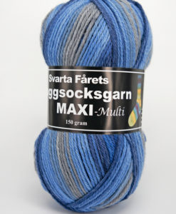 Maxi Multi Blå/multi - 01 Garntorget Svarta Fåret SVF Raggsock Garntorget Svarta Fåret SVF Raggsock.Maxi Multi Blå/multi - 01. 70% ull,30% polyamid. Nytt härligt supermjukt Raggsocksgarn! Efter en lång och varm sommar börjar det kanske klia lite i handarbetsfingrarna igen? Förra hösten var en riktig dundersuccé gällande raggsocksgarn. Så det är med glädje vi nu lanserar vår nya kvalitet: Svarta Fårets Raggsocksgarn Multi maxi. Svarta Fårets Raggsocksgarn är ett supermjukt och värmande garn. Som är perfekt till stickade och virkade accessoarer i höst- & vintermörkret. Svarta Fåret SVF Raggsock.Maxi Multi är ett härligt raggsocksgarn från Svarta Fåret. Garnet är mjukt och snabbstickat och består av 70% ull och 30% Polyamid. Perfekt Svarta Fåret SVF Raggsock. Maxi Multi till Babyfilt,Pippitröja,RaggSockar,Mössa,Vantar.Sockor Tröjor Benvärmare m.m. Ett nystan 150 gr Även ett mönster finns bakom banderollen