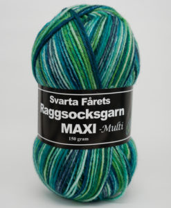 Maxi Multi Grön Turkos Multi-12 Svarta Fåret SVF Raggsock Garntorget. 70% ull,30% polyamid. Förra hösten var en riktig dundersuccé gällande raggsocksgarn. Så det är med glädje vi nu lanserar vår nya kvalitet: Svarta Fårets Raggsocksgarn Multi maxi. Nytt härligt supermjukt Raggsocksgarn! Efter en lång och varm sommar börjar det kanske klia lite i handarbetsfingrarna igen? Svarta Fårets Raggsocksgarn är ett supermjukt och värmande garn. Som är perfekt till stickade och virkade accessoarer i höst- & vintermörkret. Svarta Fåret SVF Raggsock. Maxi Multi är ett härligt raggsocksgarn från Svarta Fåret. Garnet är mjukt och snabbstickat och består av 70% ull och 30% Polyamid. Perfekt Svarta Fåret SVF Raggsock. Maxi Multi till Babyfilt, Pippitröja, RaggSockar, Mössa, Vantar. Sockor Tröjor Benvärmare m.m. Ett nystan 150 gr Även ett mönster finns bakom banderollen