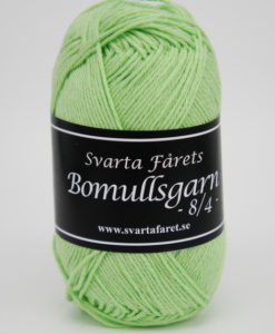 Garntorget, Svarta Fåret Bomullsgarn 8/4 Bomullsgar 8/4 Färg, Lime 383. Är ett mjukt kammat bomullsgarn som finns i många färger , passar lika bra att sticka med som att virka.Kvalitet: 100% Bomull Storlek på nystan: 50 gram= 160m Rekommenderade stickor: 3 mmMasktäthet: 28m. Maskintvätt 40° skontvätt. Garnalternativ Baby Merino, Soft Lama Fine, Lisa 8/4.