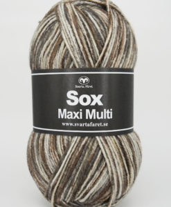 Sox Maxi Multi Brun/Multi 803 Garntorget Svarta Fåret 70% ull 30% polyamid. Ett riktigt gott nytt härligt sockgarn. Som väl lämpar sig även till andra plagg Garn för raggsockor. Mönster följer med på insidan av banderollen. 70% Ull 30% PolyamidStickor 5,5 Masktäthet 16 mStorlek på nystan 150 gram = 240m Tvättråd Maskintvätt 40°