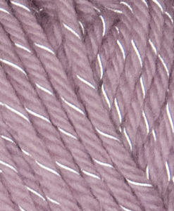Svarta Fårets populära ullgarn Ulrika - nu med reflextråd som gör dig synlig i mörkret! Ulrika Reflex innehåller 88 % superwashbehandlad ull och 12 % reflextråd i polyester. Ulrika Reflex kan med fördel stickas tillsammans med Ulrika, eller för sig själv, till varma och sköna tröjor, mössor och vantar för alla åldrar. Köp Ulrika Reflexgarn  av  hög kvalité och finns i många vackra färger och nyanser. Populära ullgarn Ulrika - nu med reflextråd som gör dig synlig i mörkret! Ulrika Reflex innehåller 88 % superwashbehandlad ull och 12 % reflextråd i polyester. Ulrika finns i många härliga och klara färger. ● Kvalitet: 88% ull  12% reflextråd Polyester ● Storlek på nystan: 50 gram= 130m. ● Rekommenderade stickor: 4 mm ● Masktäthet: B - Intervall 21 - 20 m x 10cm på st. ● Tvättråd: 30° ulltvätt.