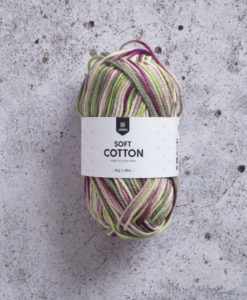 Soft Cotton Lilac/rose/beige print - 8878 . Sticka, virka och pyssla. Soft Cotton är granat som funkar till det mesta. Gjort av 100% bomull och i massa av olika vackra färger erbjuder granat något för alla. Soft Cotton har länge varit ett av våra mest omtyckta garner, och vi kan förstå varför. Med mycket design och mönster att välja bland hoppas vi att du också har en framtida favorit.