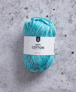 Soft Cotton Blue Love - 8892. Sticka, virka och pyssla. Soft Cotton är granat som funkar till det mesta. Gjort av 100% bomull och i massa av olika vackra färger erbjuder granat något för alla. Soft Cotton har länge varit ett av våra mest omtyckta garner, och vi kan förstå varför. Med mycket design och mönster att välja bland hoppas vi att du också har en framtida favorit.
