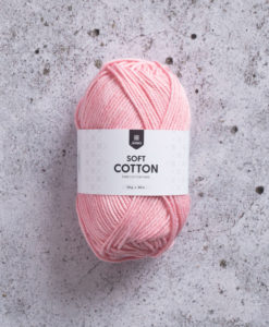 Soft Cotton Pink Punk - 8894. Sticka, virka och pyssla. Soft Cotton är granat som funkar till det mesta. Gjort av 100% bomull och i massa av olika vackra färger erbjuder granat något för alla. Soft Cotton har länge varit ett av våra mest omtyckta garner, och vi kan förstå varför. Med mycket design och mönster att välja bland hoppas vi att du också har en framtida favorit.