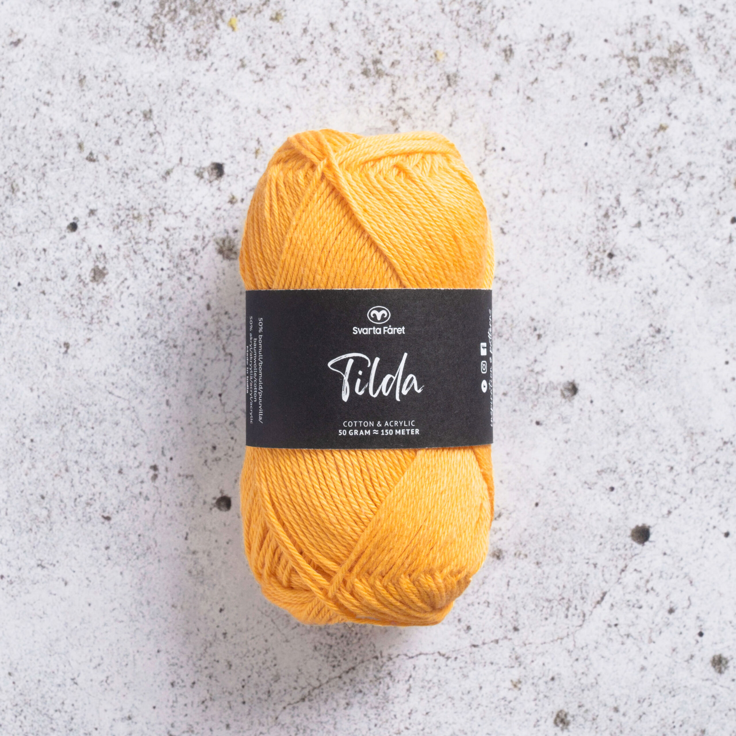 Tilda 596 Citrus Got Real 50% Bomull och 50% akrylgarn Svarta Fårets Tilda 59 Red-y-Not har du alldeles säkert hört talas om! Tilda är ett härligt blandgarn med bomull och akryl – vilket ger den där alldeles speciella och otroligt mjuka känslan. Detta omtyckta garn är dessutom slitstarkt, och passar lika bra till stickning som virkning – både för plagg och inredningsdetaljer.